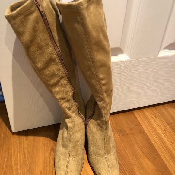 Sq toe, gently worn, knee high suede boots, size 6 - Picture 3 of 5